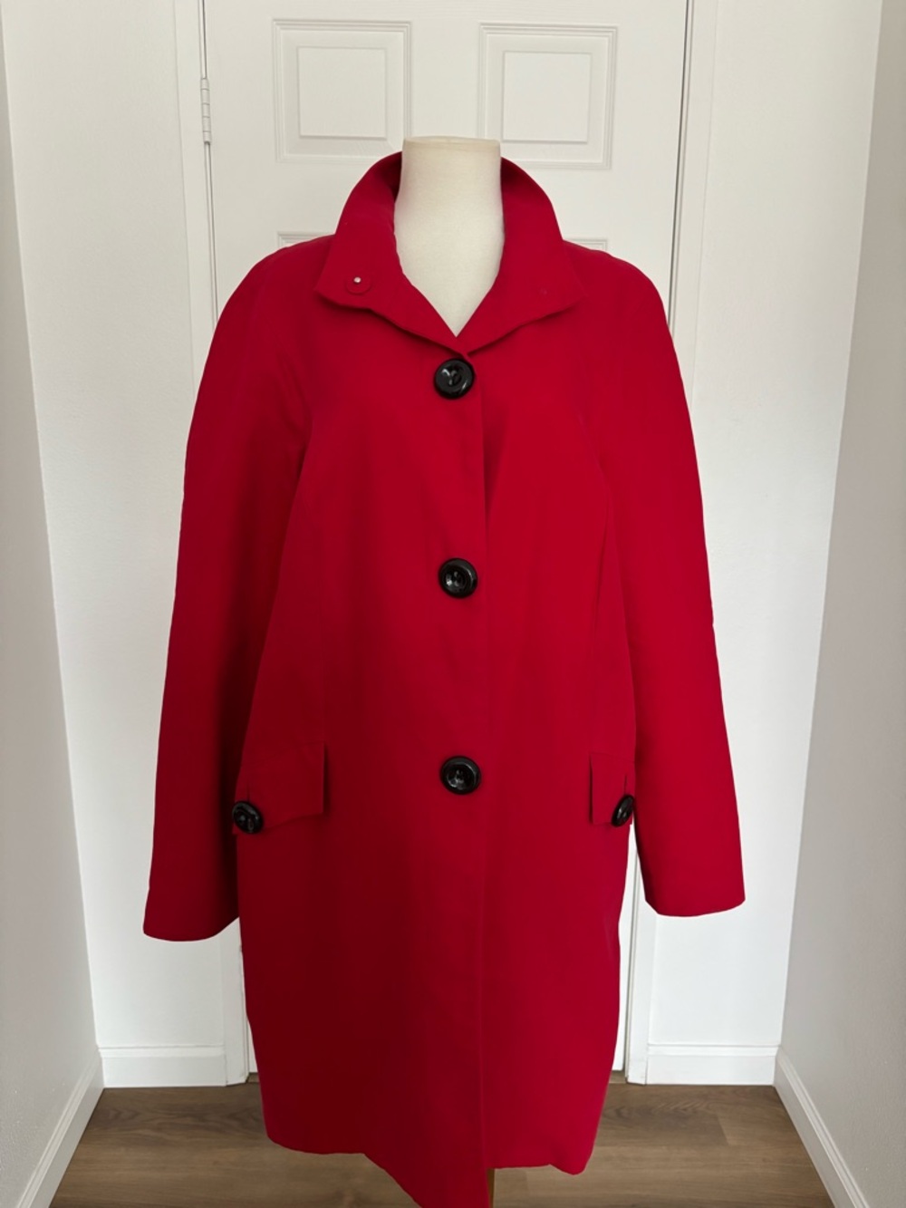 Anne Klein Vibrant Red Single-Breasted Trench Coat with Stand Collar